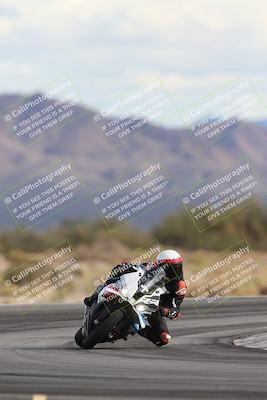 media/Nov-16-2025-Race Pace (Sun) [[8c5fa54630]]/Non Verified Riders (1st 20 Minutes)/5-Turn 15 (110pm)/